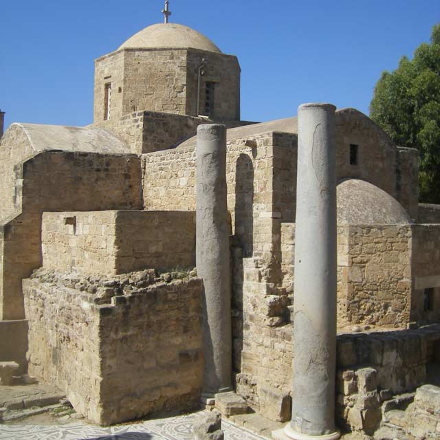 Возведение строений  из природного камня (церковь Айя Kyriaki  христианская базилика)