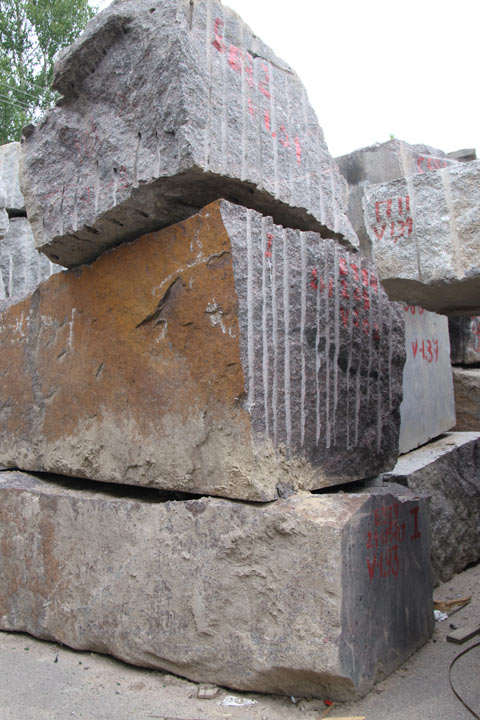 Granite blocks of a deposit Dymovsky  =>Following