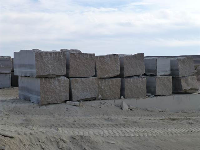 Analysis of prices on granite blocks from the warehouse in St. Petersburg performs LLC PetroMramor  =>Following