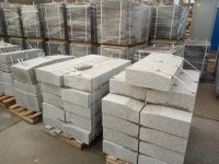 A batch of non-standard bead stones and parapets was shipped