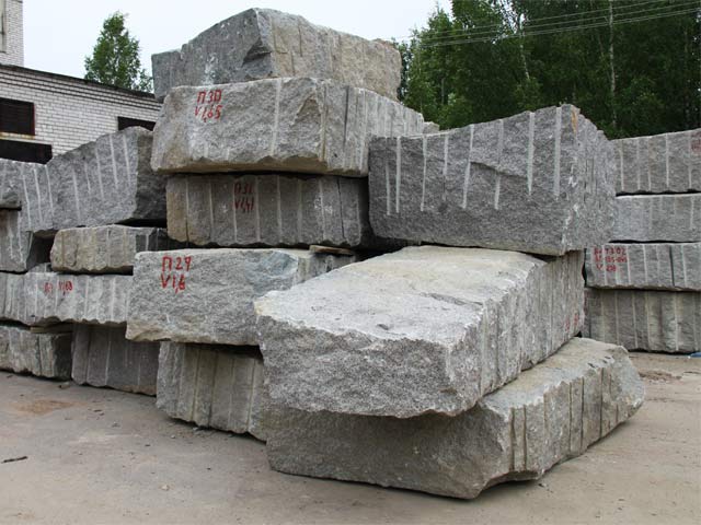 Blocks of a granite of a deposit the Vozrozhdenie.  =>Following