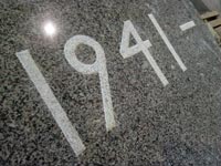 Вырубка памятного текста на монументе «Катюша» на 17-м км Дороги жизни. Словорубные работы
