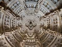 Резьба по камню в индийских храмах Ранакпур. Штат Раджастхан