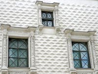 Фрагмент фасада Грановитой палаты в Кремле - белый камень
