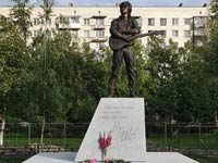 Памятник Виктору Цою. Постамент - работа ПетроМрамора.